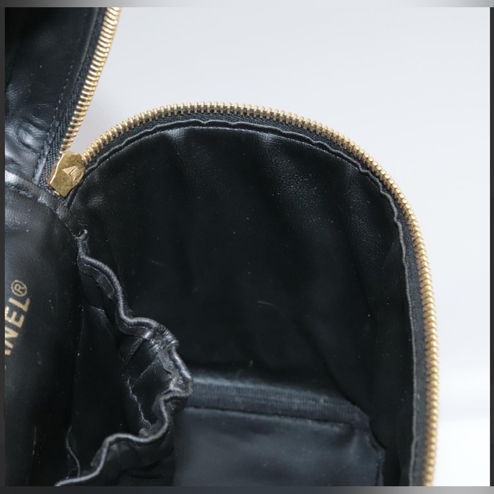CHANEL CC Logo Grained Calfskin Cosmetics Vanity Hand Bag - Picture 15 of 16